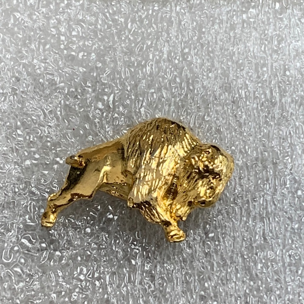Vintage Gold Tone Buffalo Bison Lapel Pin Western Wildlife Animal Hat Tie Tac